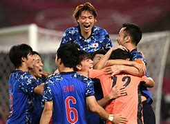 包含日本足球队在比赛中逆转胜利，成为强劲对手的词条