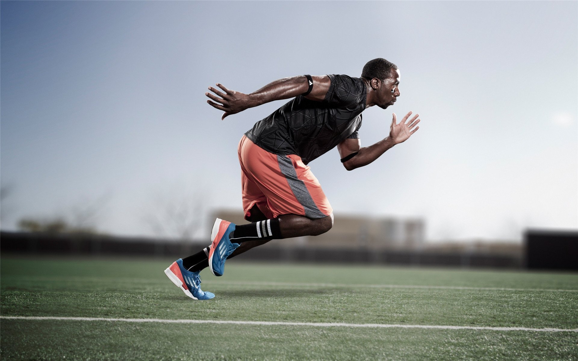 莱万多夫斯基迎来十赛季高光表现，尤文图斯球迷沸腾！